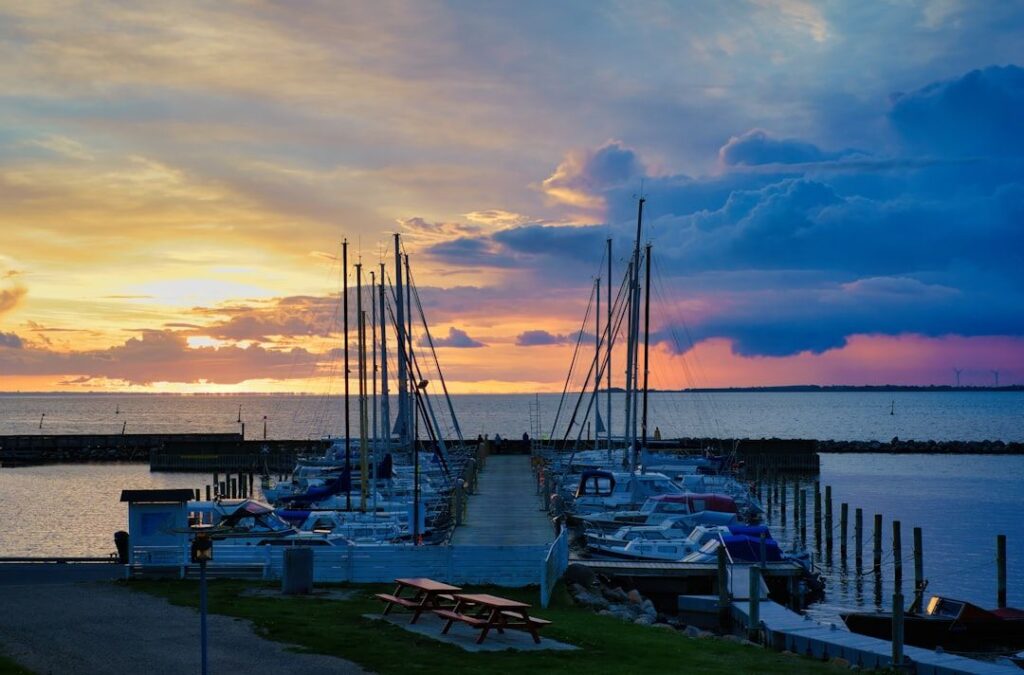 Boating etiquette unwritten rules - boats moored at marina following waterway etiquette