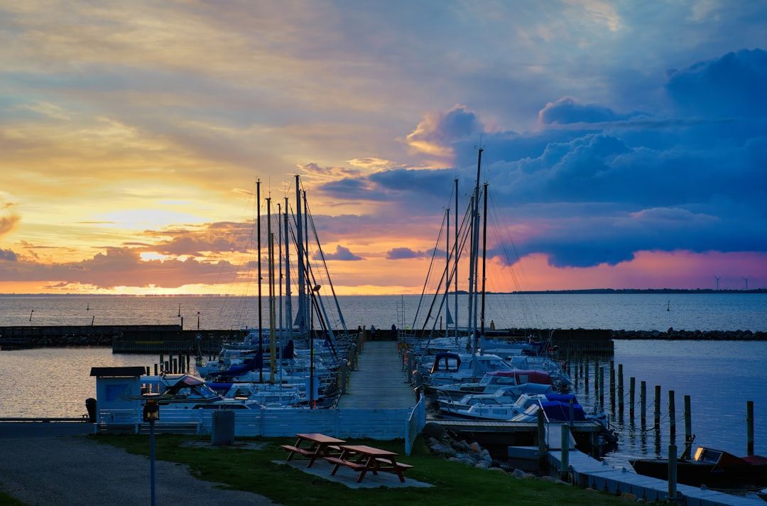 Boating etiquette unwritten rules - boats moored at marina following waterway etiquette