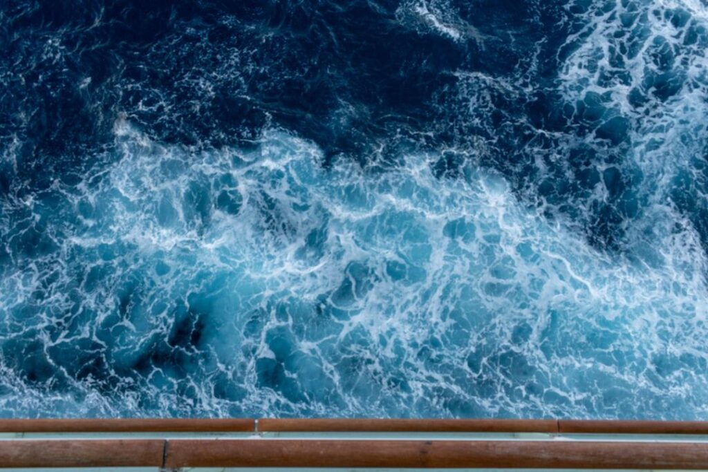 Do you need a boating license in Florida - recreational boat cruising Florida waters