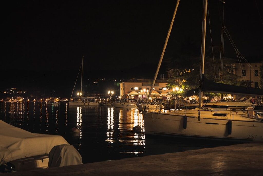 Night boating rules in Florida - boat with navigation lights on dark water